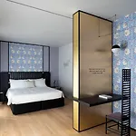 Interno Marche Design Experience מלון 4*