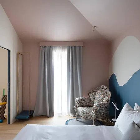 Interno Marche Design Experience 4* Tolentino